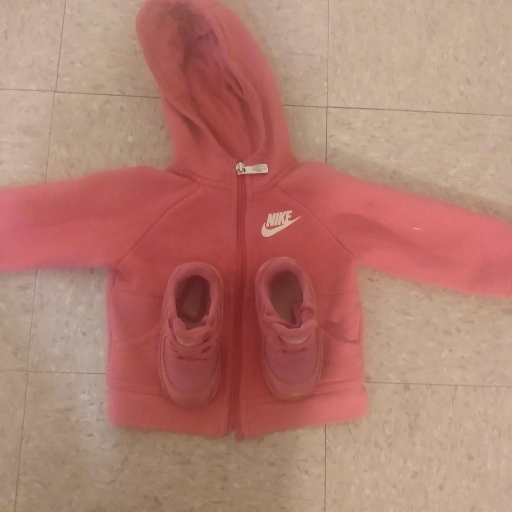 Girls Toddler Nikes with hoodie